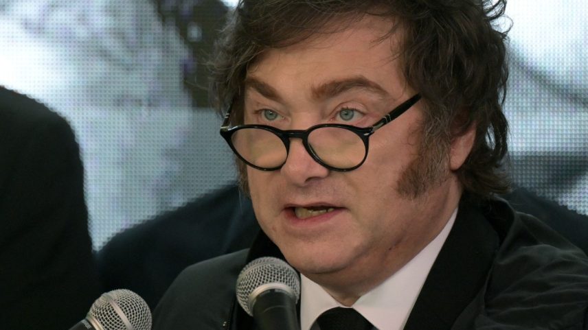 Milei enfrenta impopularidade recorde e desafios econômicos na Argentina