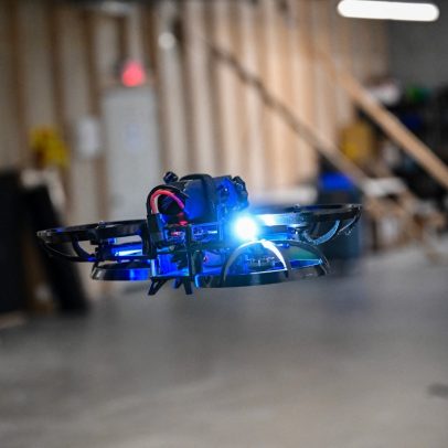 EUA testam drones que neutralizam atiradores em escolas em menos de 1 minuto
