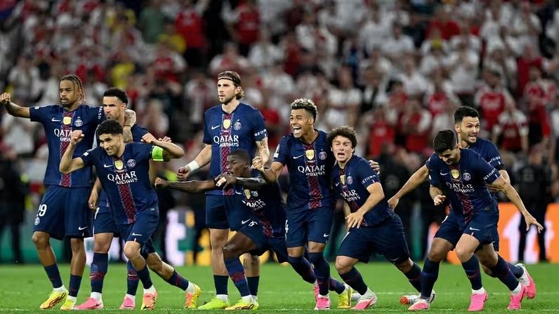 Paris Saint-Germain vence o Arsenal nos pênaltis e conquista o título da Champions League 2026 — Foto: AFP