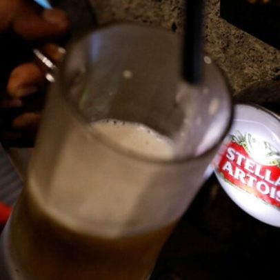 AB InBev registra alta de 0,8% no volume e supera projeções de lucro