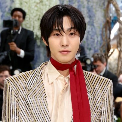 Ahn Hyo-seop marca presença no Met Gala 2026 com look brilhante