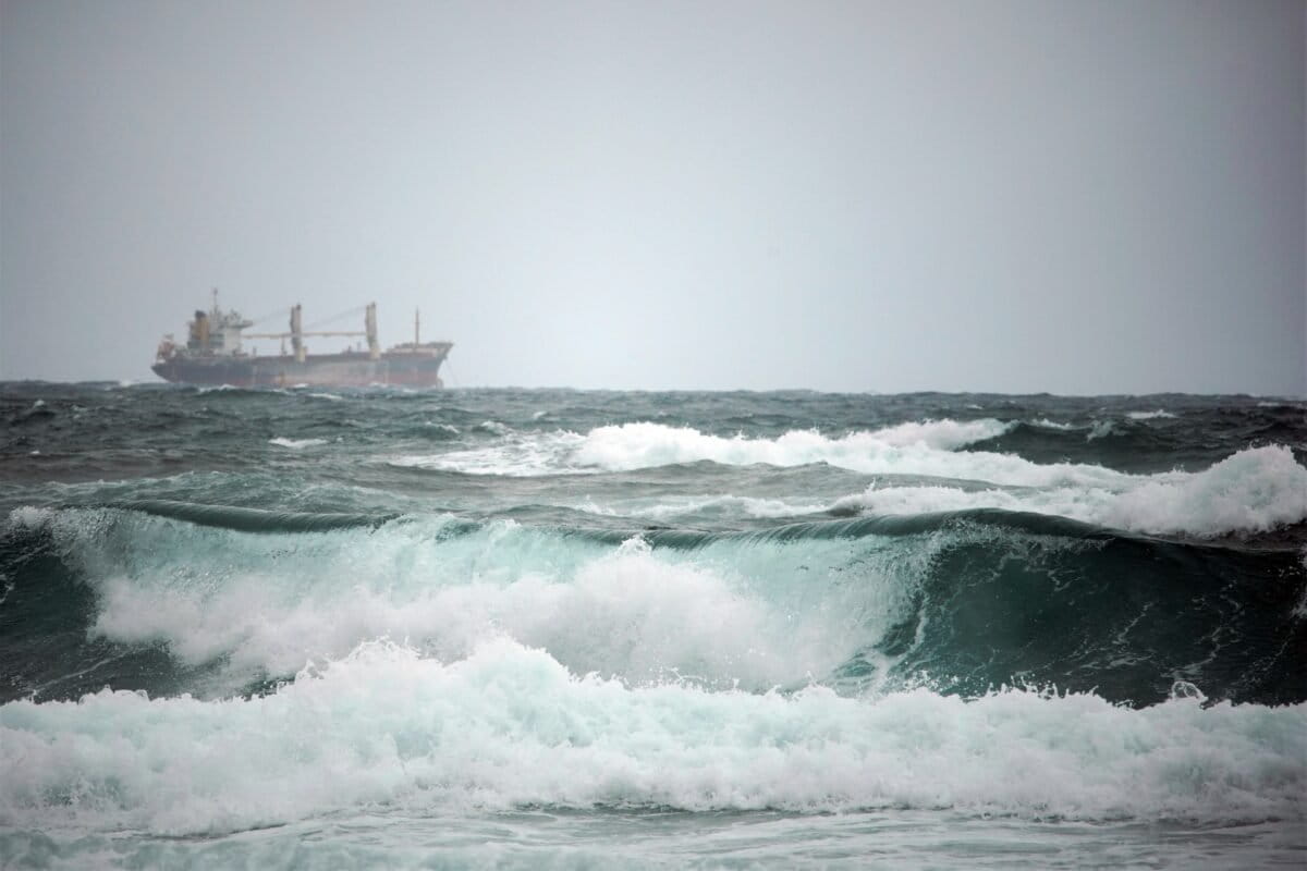 Vessel near the coast. Image by ajs1980518 via Pixabay.