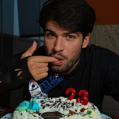 Alcaraz, afastado por lesão, celebra aniversário em casa