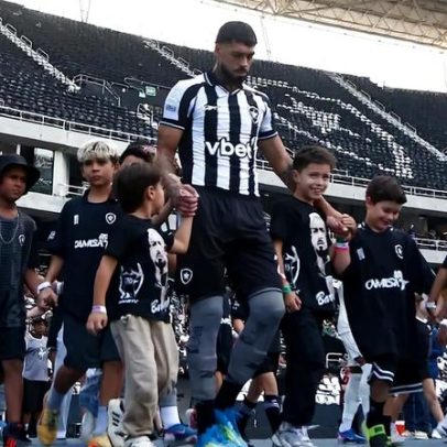 Barboza se emociona após vitória do Botafogo e celebra legado