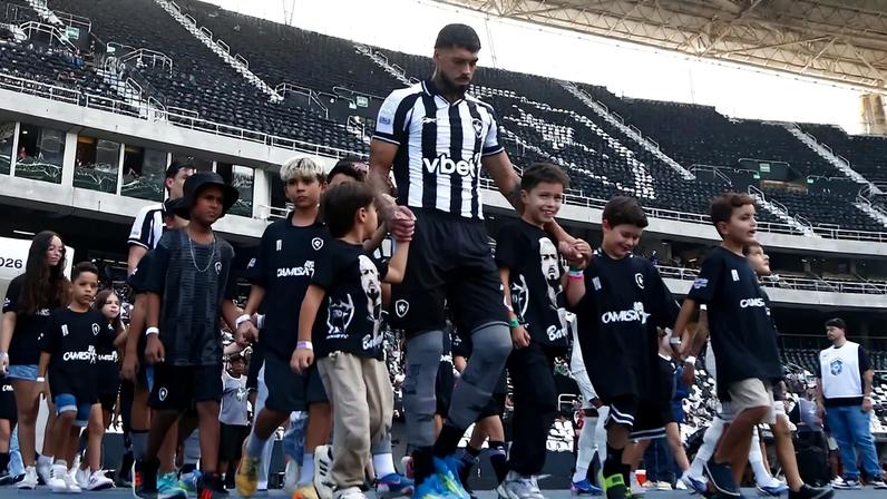 Alexander Barboza em Botafogo x Corinthians (Foto: Vitor Silva/Botafogo)