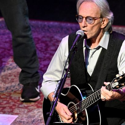 Dewey Bunnell cogita aposentadoria, mas ainda canta Horse With No Name
