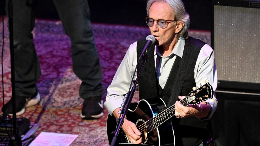 Dewey Bunnell cogita aposentadoria, mas ainda canta Horse With No Name