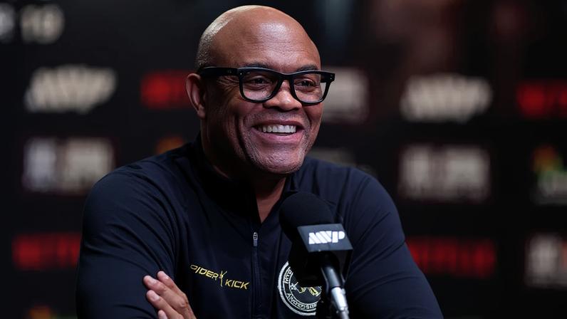 Presidente do UFC afirma não ter mais contato com Anderson Silva
