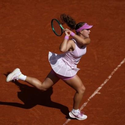 Andreeva estreia com vitória enquanto Baptiste elimina campeã de 2021