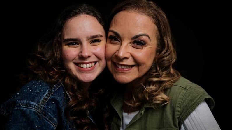 Cantora Cristina Mel compartilha sua jornada de adoção e maternidade com Isabela.
