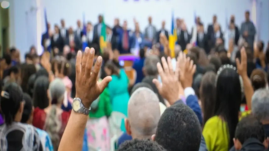 Igrejas são incentivadas a orar por seus representantes eleitos