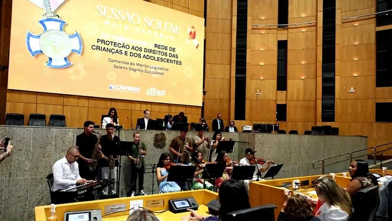 Deputado homenageia rede infantojuvenil no ES