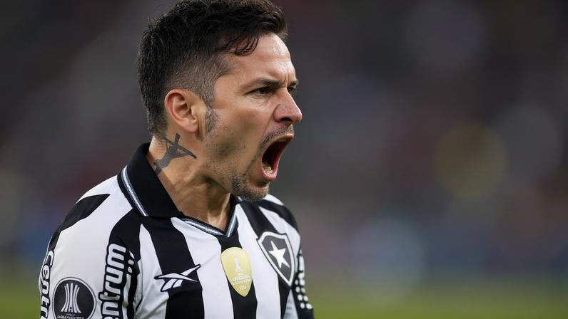Artur deixou o Botafogo e assinou com o São Paulo (Foto: Vitor Silva / Botafogo)