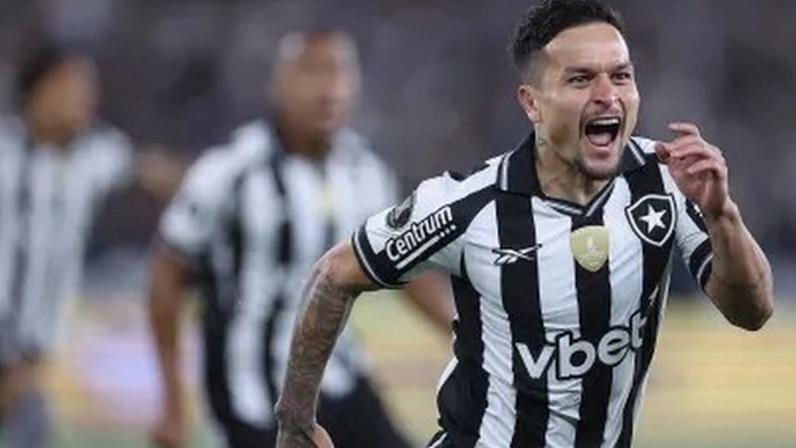 Artur, ex-atacante do Botafogo