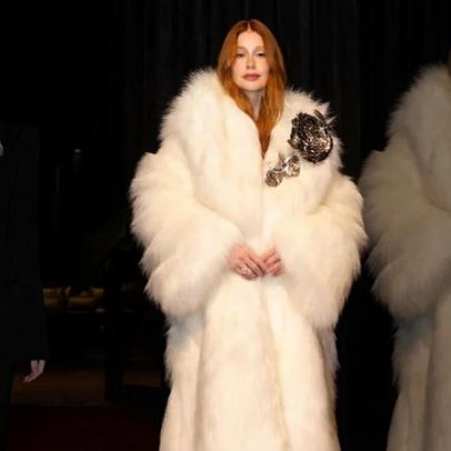 Marina Ruy Barbosa lança filme em Campos do Jordão com looks de smoking a slip dress