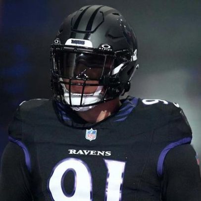 Jesse Minter celebra encaixe de Trey Hendrickson nos Ravens: muito satisfeito