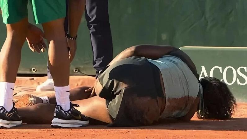 Baptiste passa por cirurgia e ficará afastado por seis meses