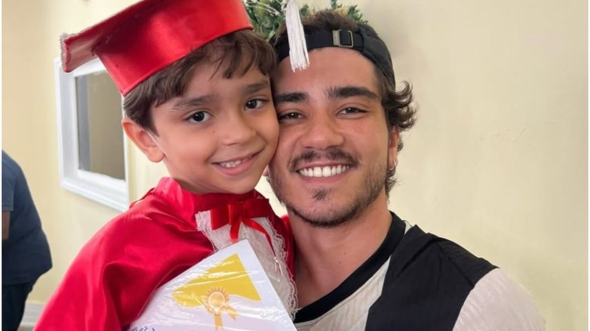 João Fernandes com o filho, Nico — Foto: Reprodução/Instagram