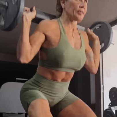 Scheila Carvalho, 52, treina firme e comenta envelhecimento além da estética