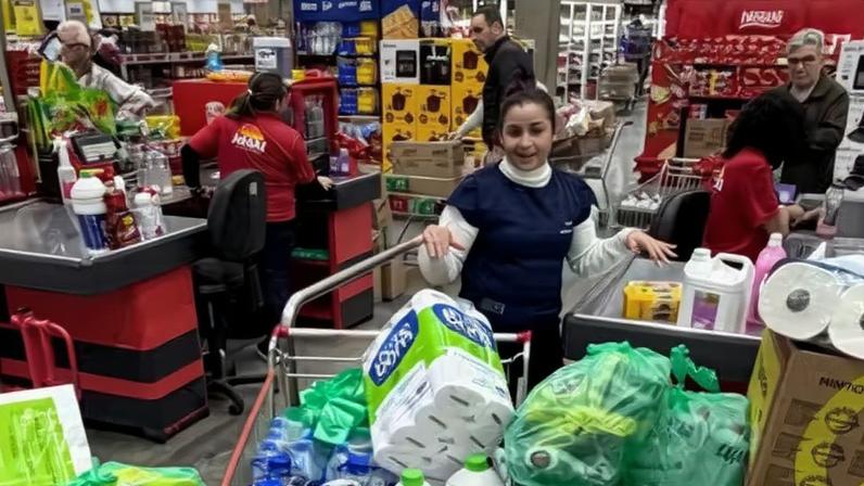Eliezer aponta gastos elevados no mercado e conflitos com funcionária