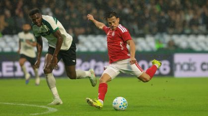Bernabei arrisca chute contra o Coritiba