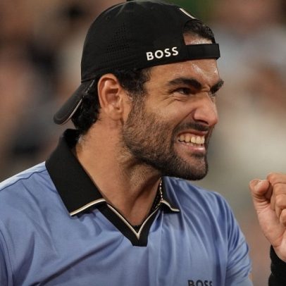 Berrettini vence o favorito francês em Roland Garros e testa Comesana