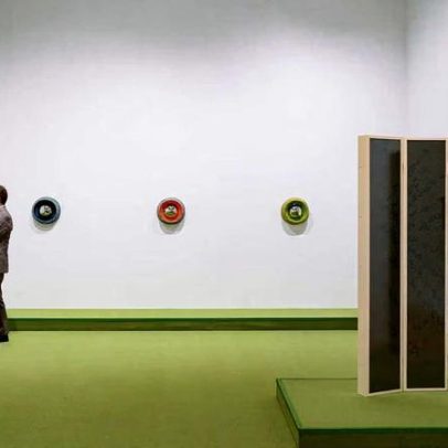 Contribuição de Cooper Jacoby se destaca na Bienal Whitney de Nova York