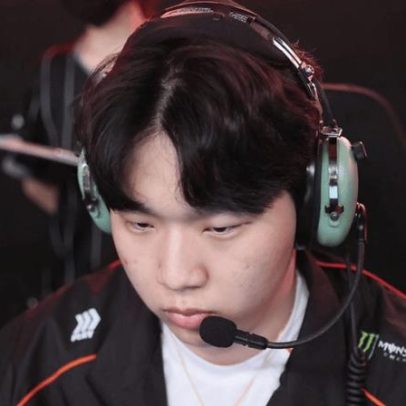 Bluffing estreia pela HLE aos 17 anos substituindo Delight
