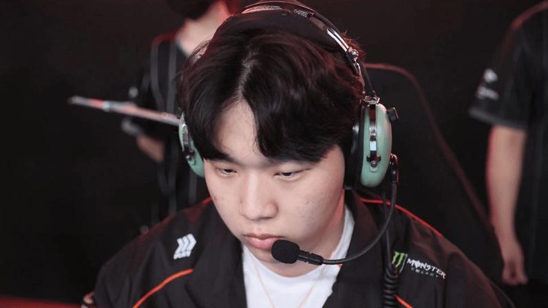 Bluffing estreia pela HLE aos 17 anos substituindo Delight