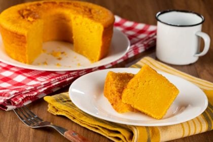 Quatro receitas de bolo de liquidificador sem glúten para o lanche