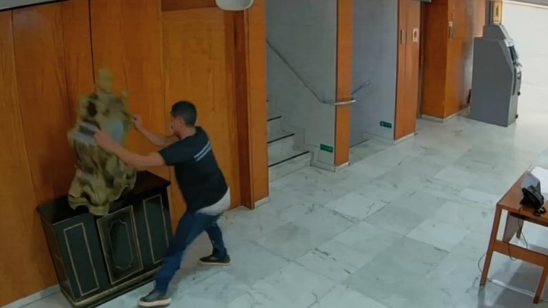 PGR defende redução de pena para homem quebrou relógio no 8 de janeiro