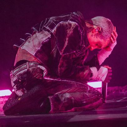 Oli Sykes sofre concussão após fã jogou telefone na cabeça durante show