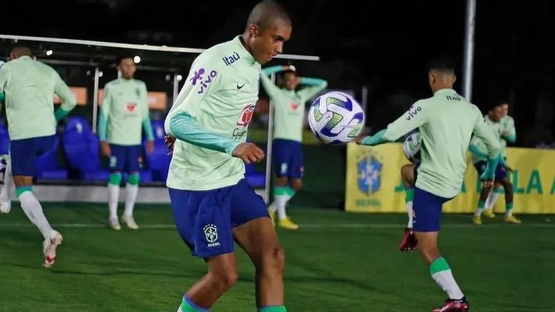 Bruno André em treino da Seleção Brasileira sub-17 (Foto: Reprodução)
