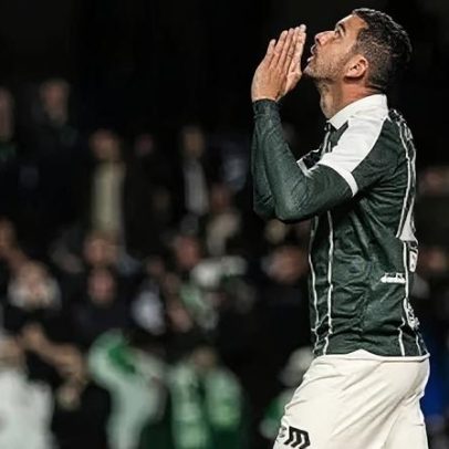 Coritiba vence Bahia de virada e cola no G4 do Brasileirão