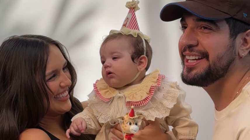 Rafa Kalimann celebra mêsversário da filha com clique em família