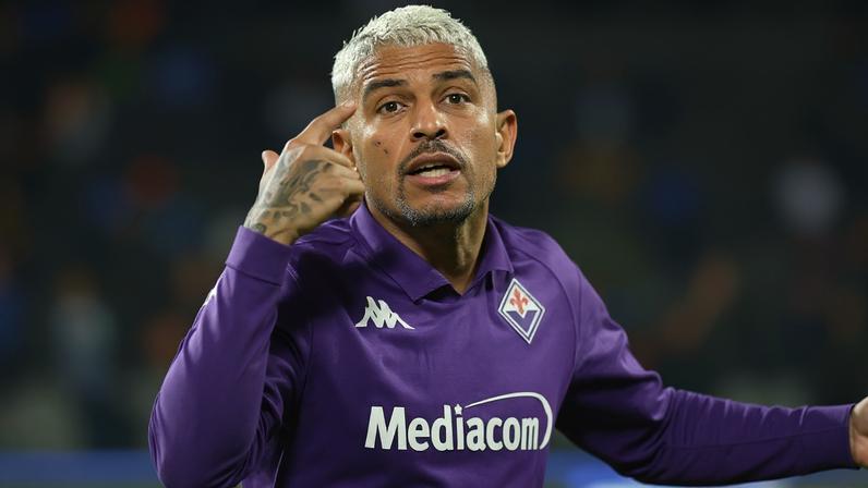 Dodô em ação em Fiorentina x Inter de Milão — Foto: Getty Images