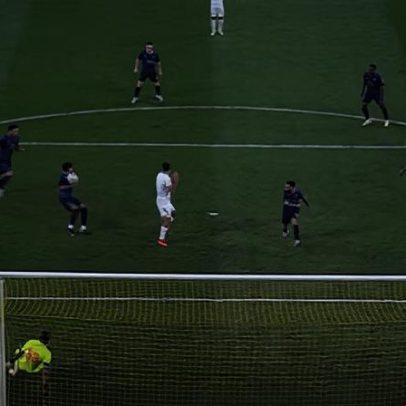 Michael, ex-Flamengo, marca gol contra em derrota que mantém Al-Ula na Série B