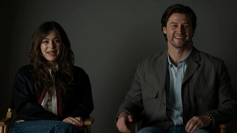 Dean e Allie de Off Campus farão audiossérie com Stephen Kaling e Mika Abdala