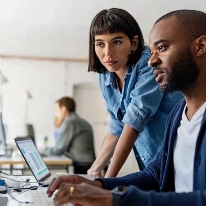 Brasileiros valorizam oportunidades de crescer na carreira mais que salário