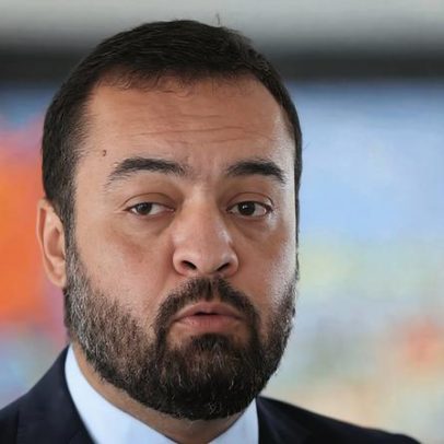 Operação contra Castro mantém Master na órbita bolsonarista