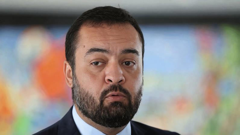 Operação contra Castro mantém Master na órbita bolsonarista