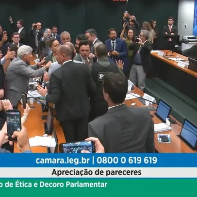 Sessão aprova punição a deputados sob confronto e intervenção policial