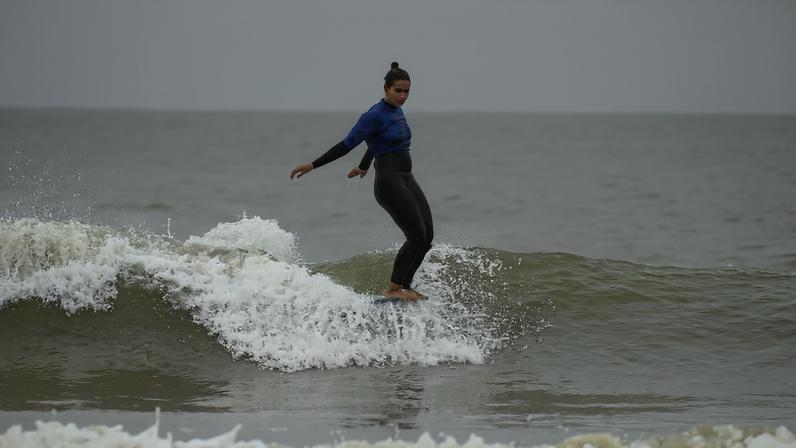 Chloé Calmon, três vezes vice-campeã mundial e dona de dois títulos brasileiros, é uma das atrações do evento em BF — Foto: Marcio David/Surf Brasil