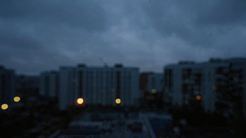 Chuva aumenta no Espírito Santo, leste de Minas Gerais e sul da Bahia com avanço da frente fria. Há risco de temporais isolados.