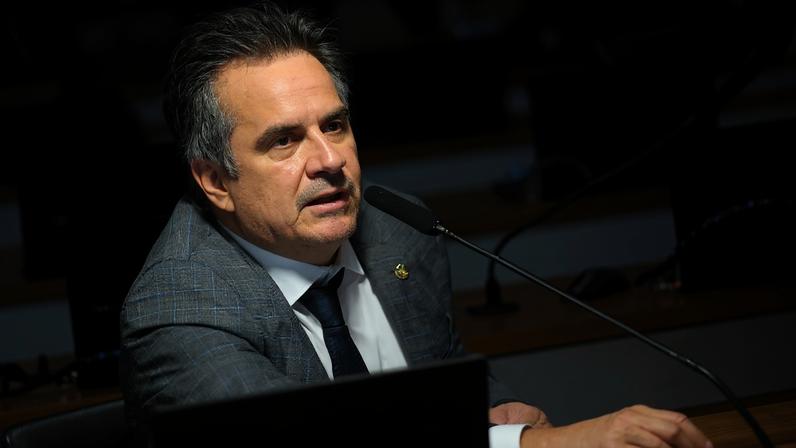 Ciro Nogueira afirma que, se culpado, Flávio Bolsonaro deve pagar exemplaramente