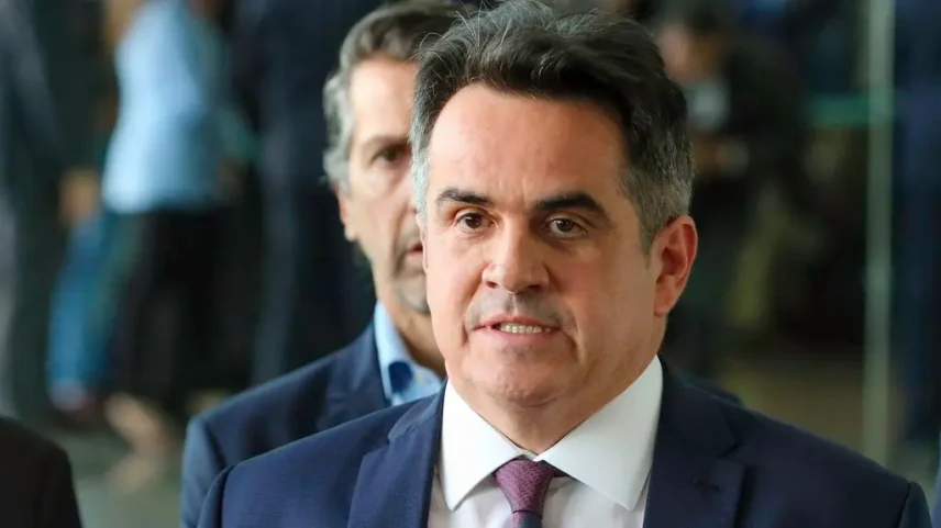 Antônio Castro, conhecido como Kakay, diz que saída da banca de defesa de Ciro Nogueira foi em comum acordo. (Foto: Fábio Rodrigues-Pozzebom/Agência Brasil)