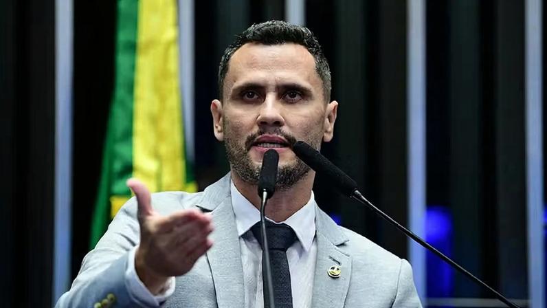 Republicanos em MG avaliam Cleitinho para Presidência após desgaste de Flávio Bolsonaro