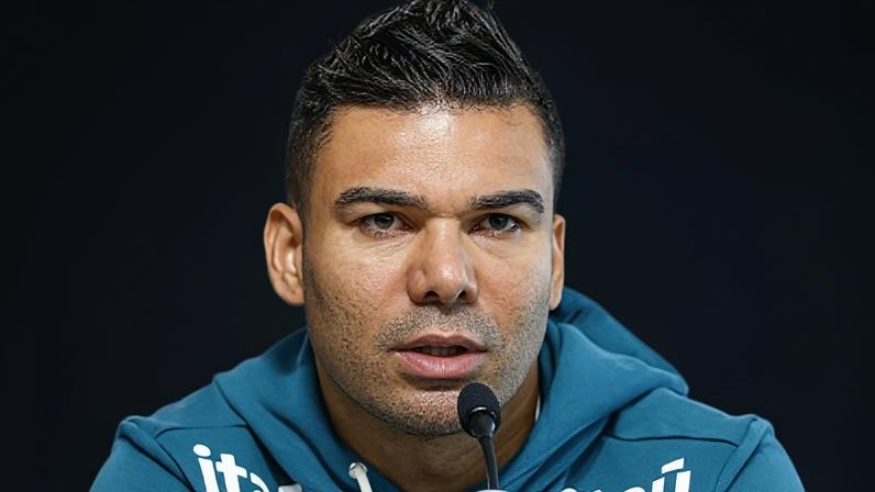 Casemiro durante coletiva na Granja Comary