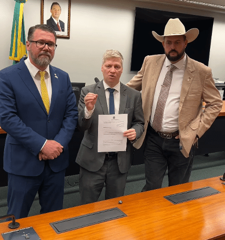 Da esquerda para a direita, os deputados federais Marcos Pollon (PL-MS), Marcel van Hattem (Novo-RS) e Zé Trovão (PL-SC)