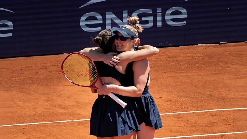 Luísa Stefani e Gabriela Dabrowski (Foto: Internationaux de Strasbourg)